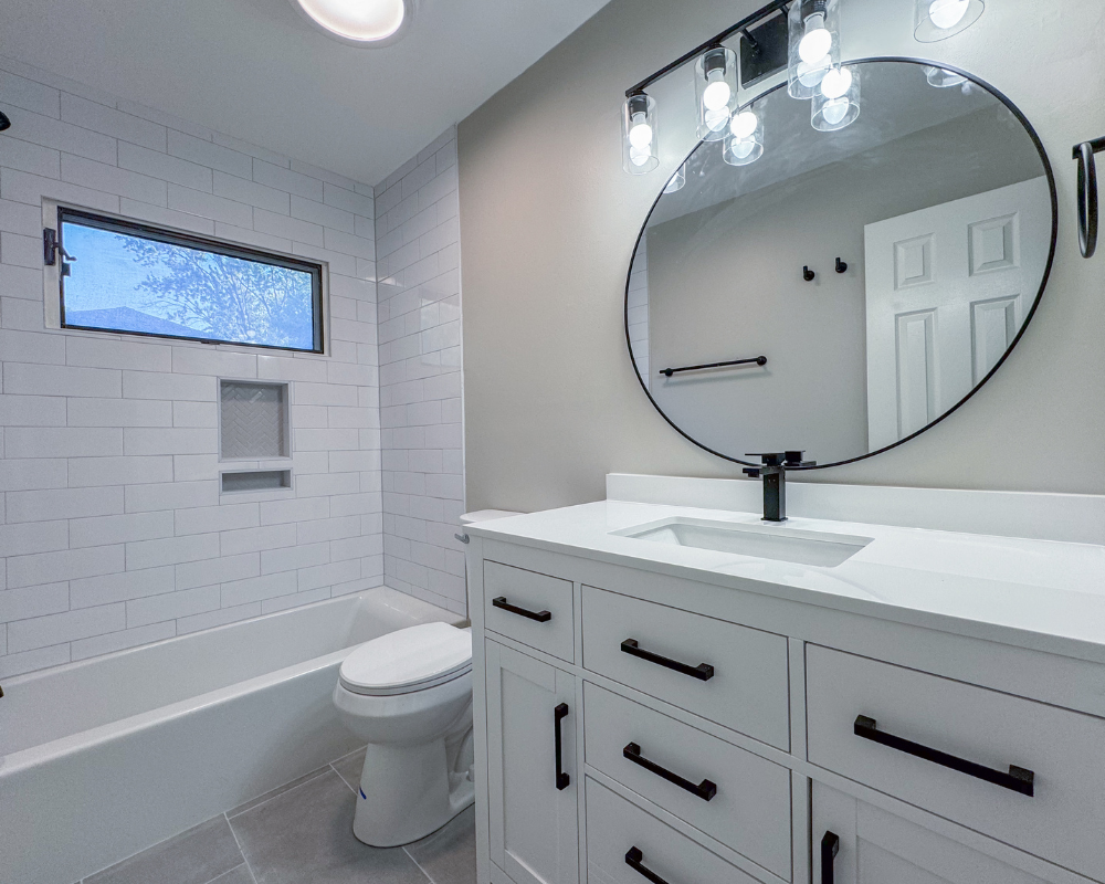 1503 E Sunvale Dr | Bathroom