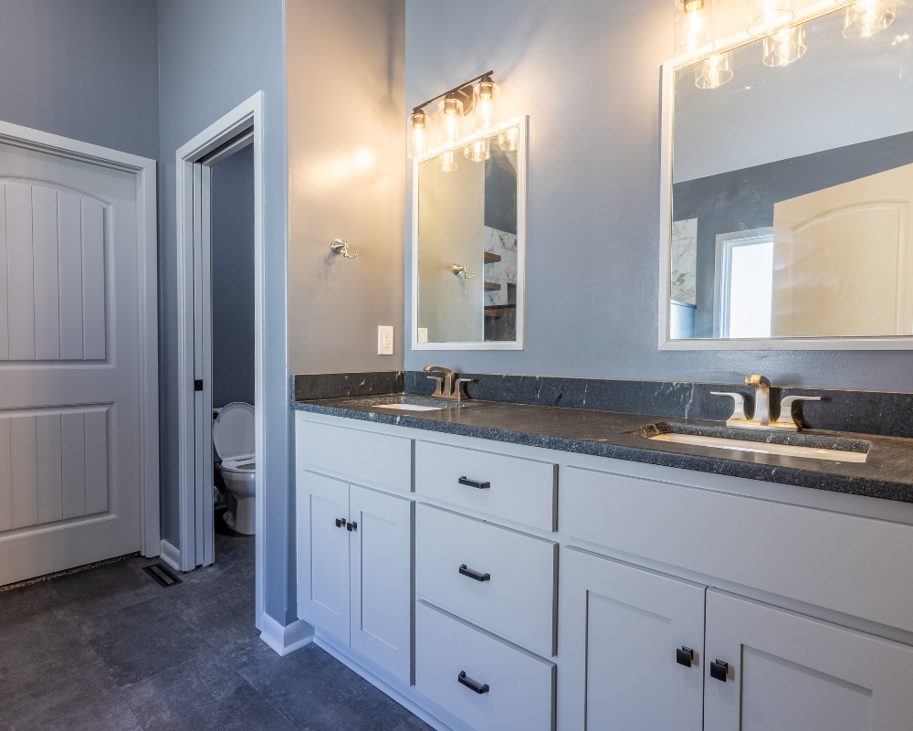 10022 N Stark Ave | Bathroom 