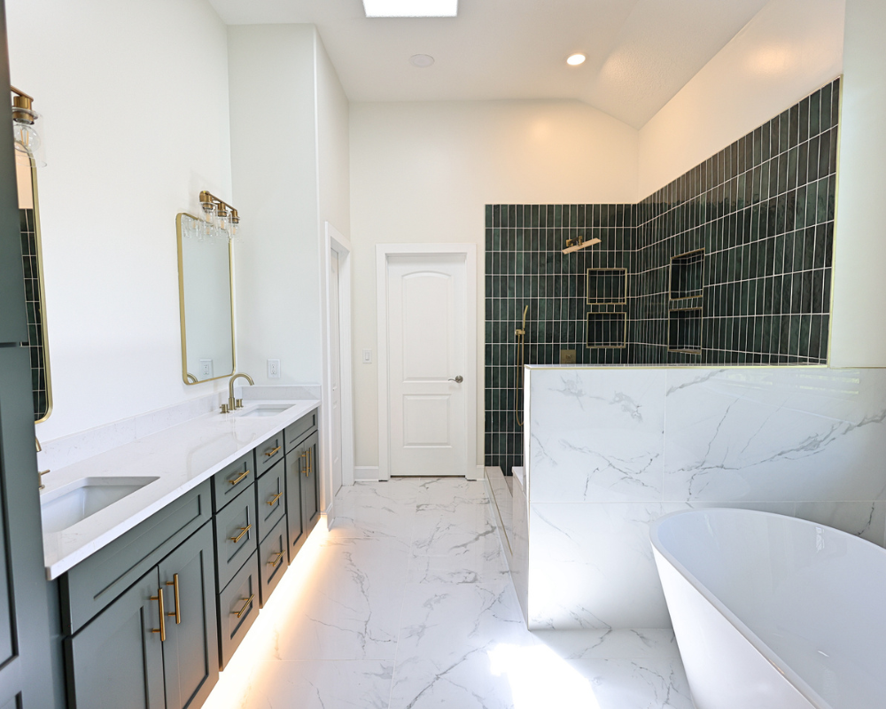 W 131st Terrace | Bathroom
