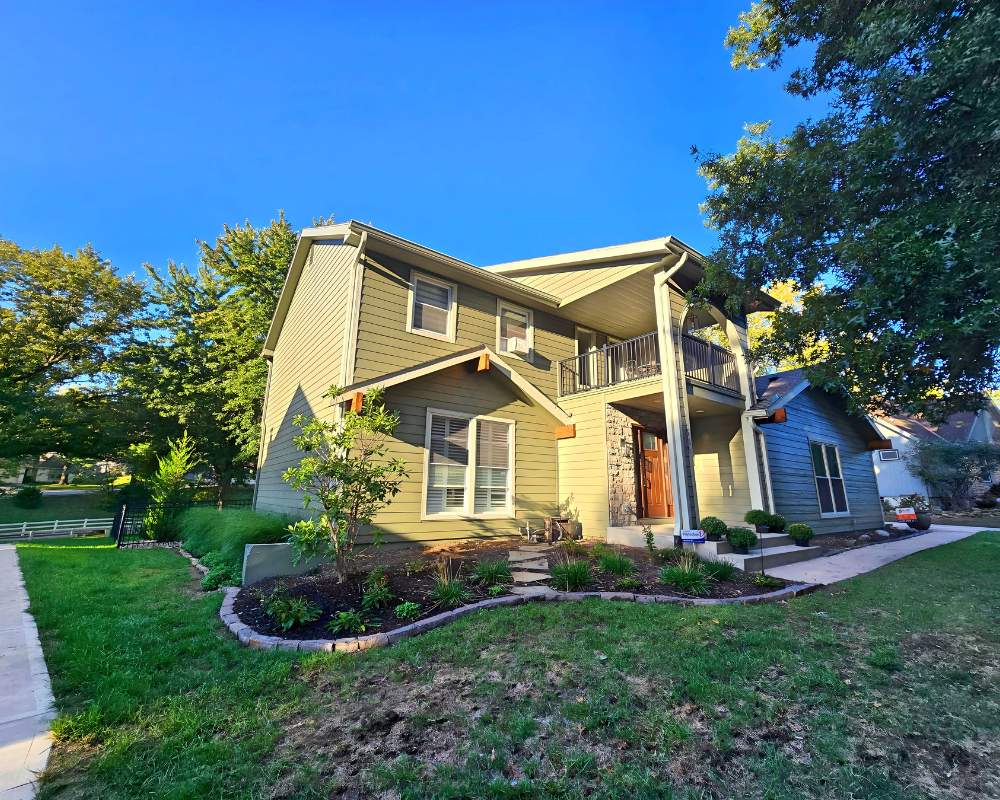 E 129th ter | Exterior Painting
